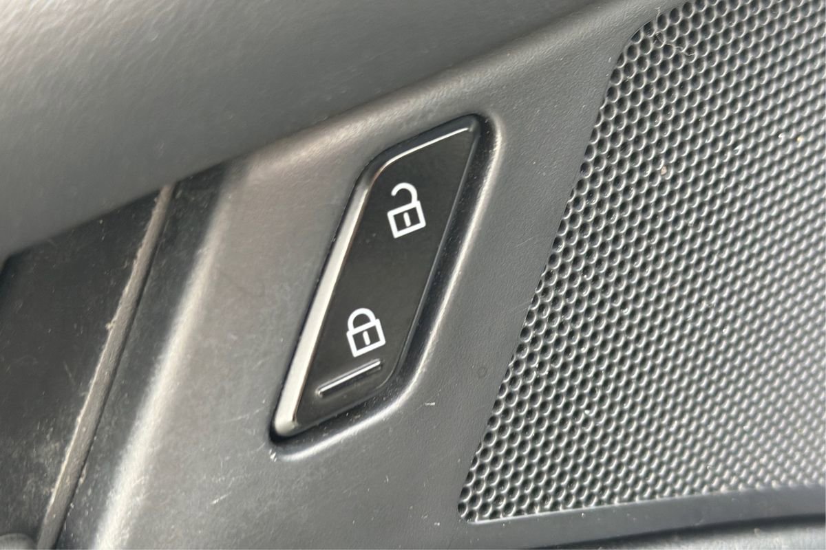 Used 2021 MAZDA MAZDA3 s image 34