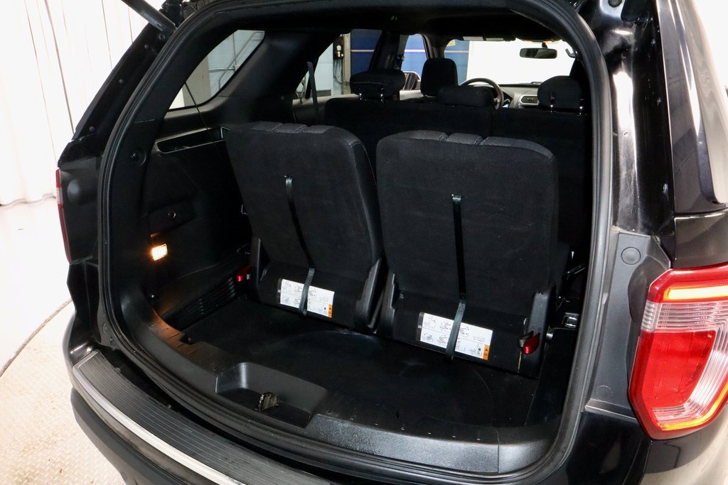 Used 2018 Ford Explorer XLT w/ Equipment Group 201A image 18