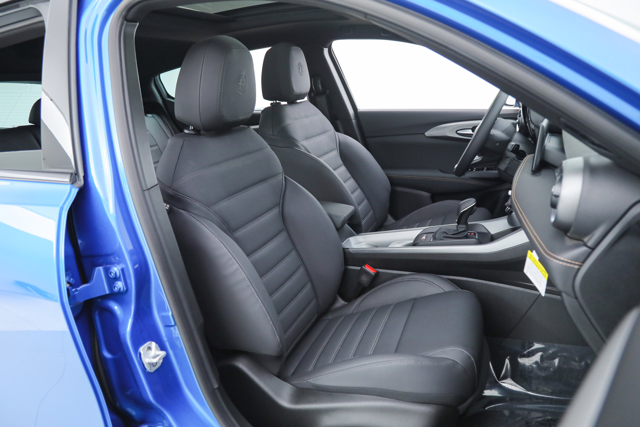 New 2026 Alfa Romeo Tonale Sprint w/ Black Premium Package image 13