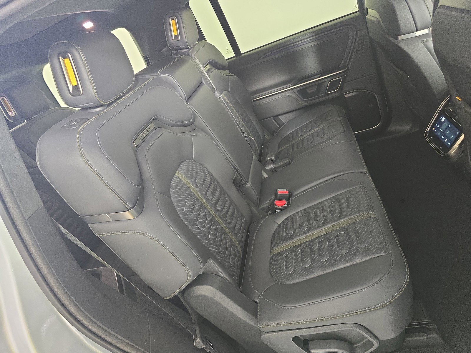 Used 2023 Rivian R1S Adventure AWD/4WD image 23