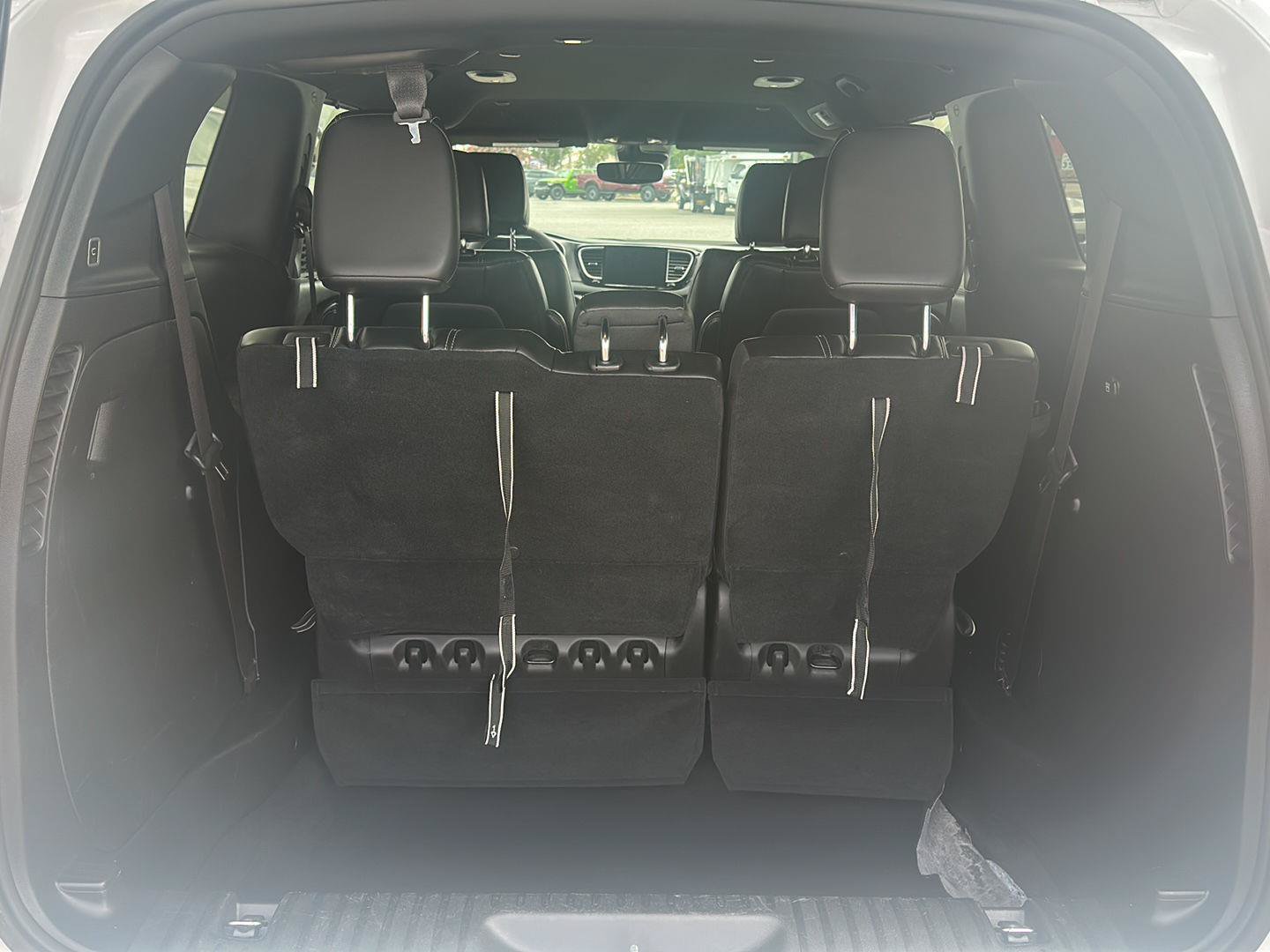 Used 2025 Chrysler Pacifica Select FWD image 15