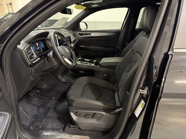 Used 2024 Volkswagen Atlas Cross Sport SE AWD/4WD image 16