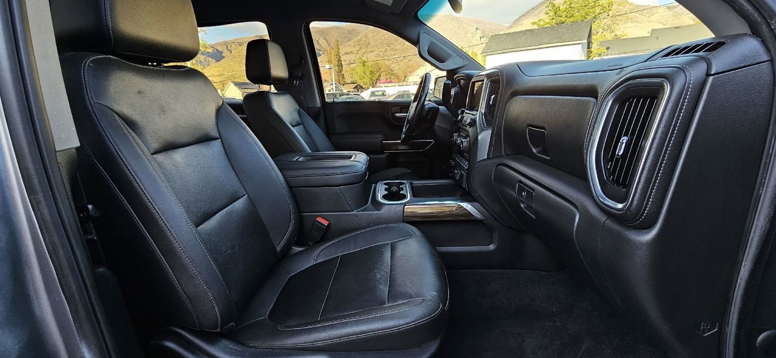 Used 2022 Chevrolet Silverado 1500 LT Trail Boss w/ LT Trail Boss Premium Package AWD/4WD image 17