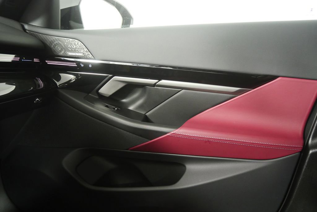 Certified 2025 BMW 530i image 26