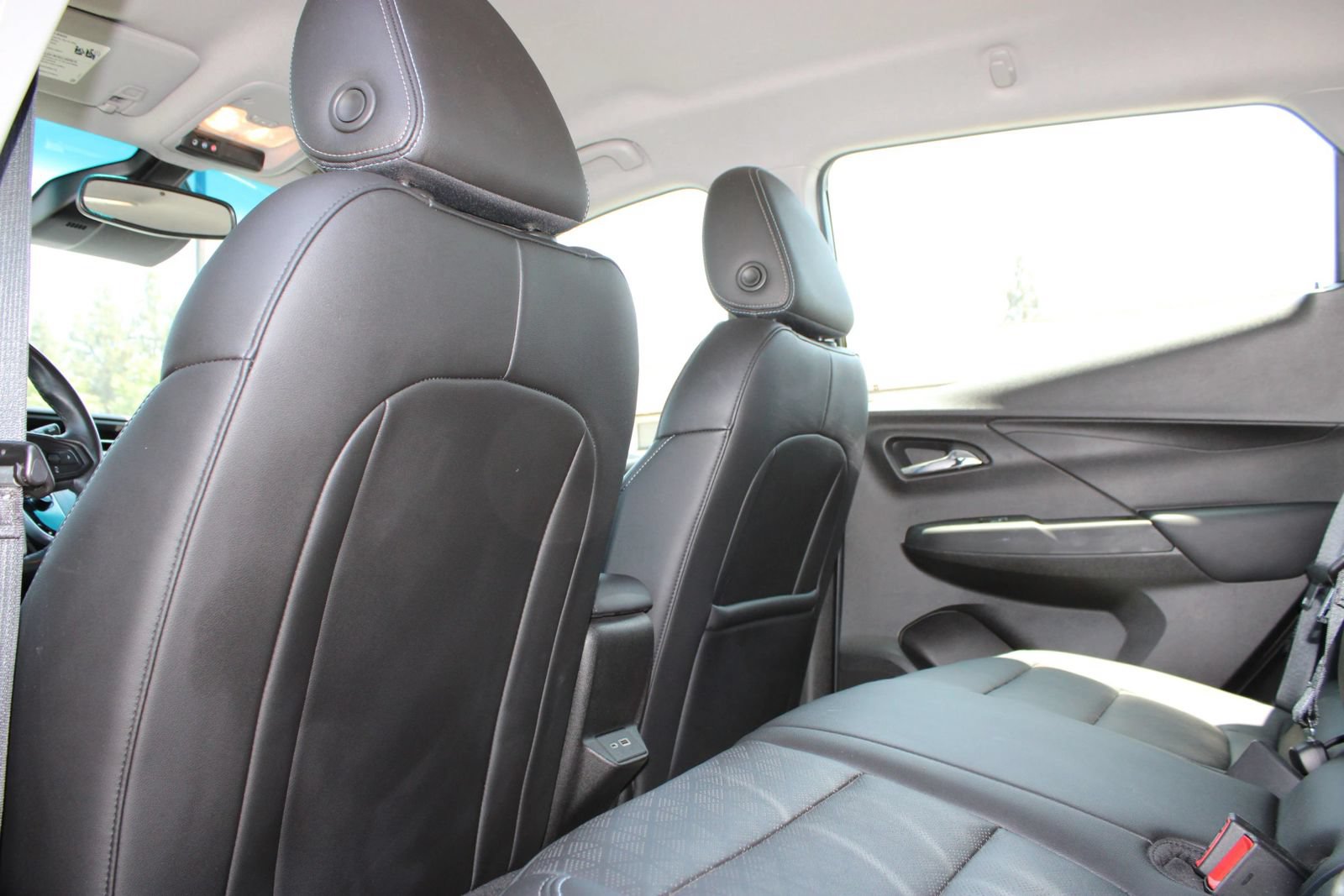 Used 2022 Chevrolet Bolt LT w/ Infotainment Package FWD image 23