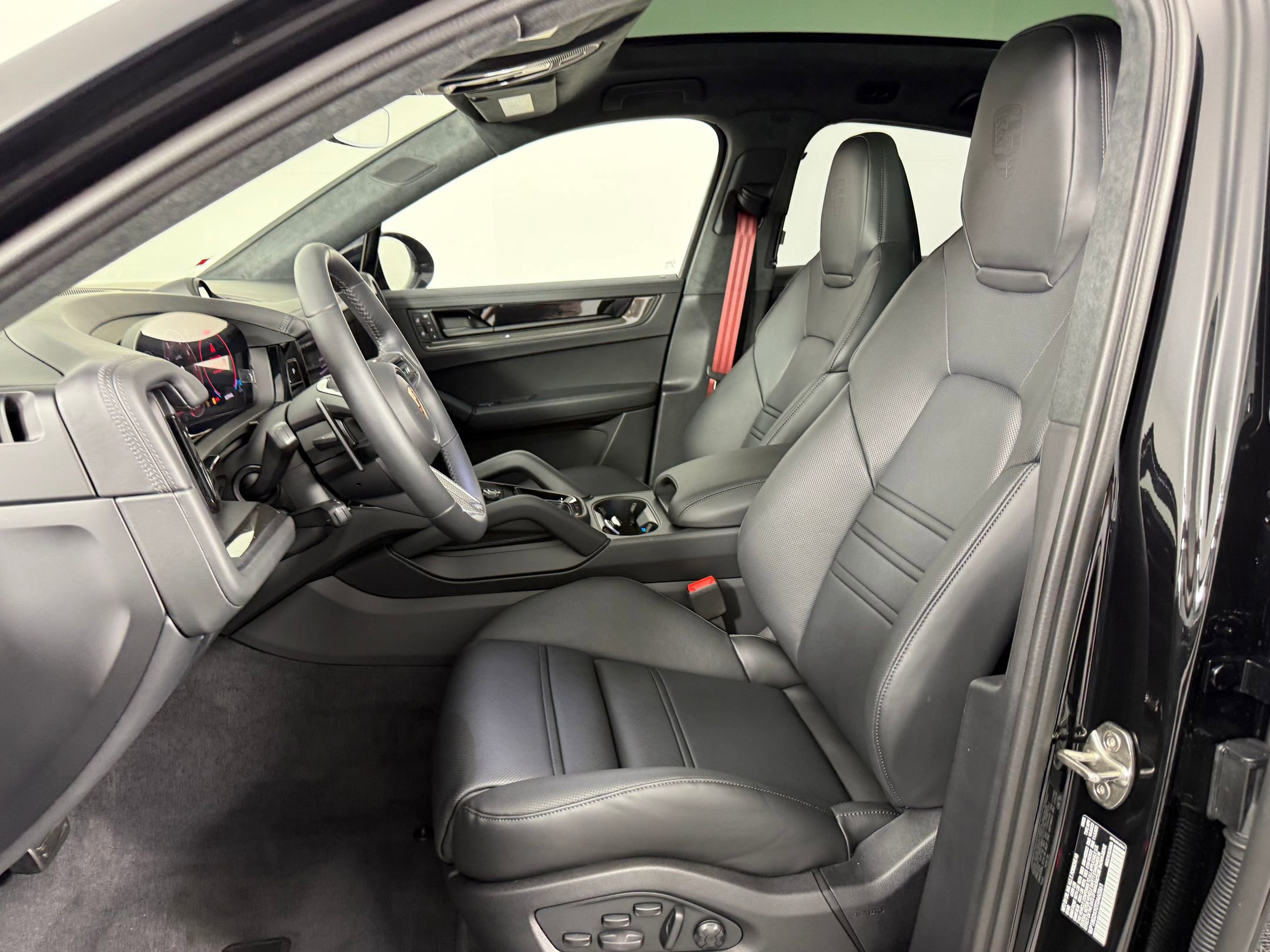 New 2026 Porsche Cayenne GTS image 5