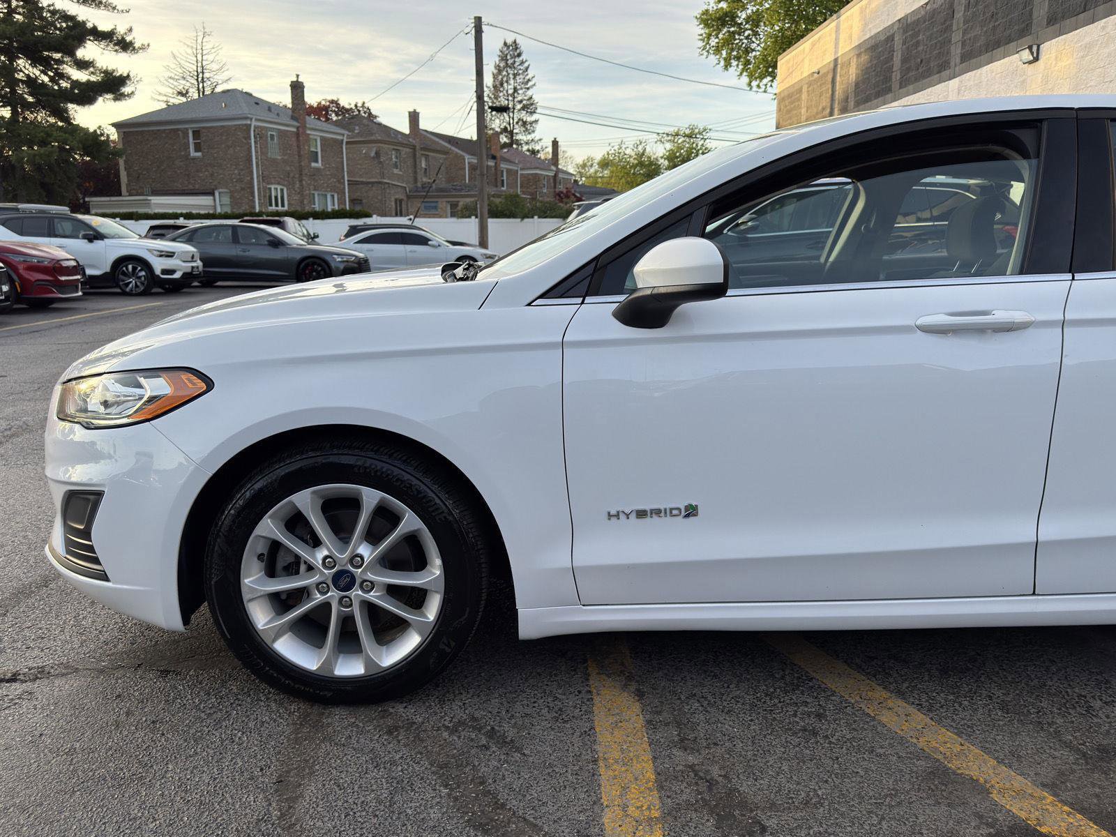 Used 2019 Ford Fusion SE FWD image 5