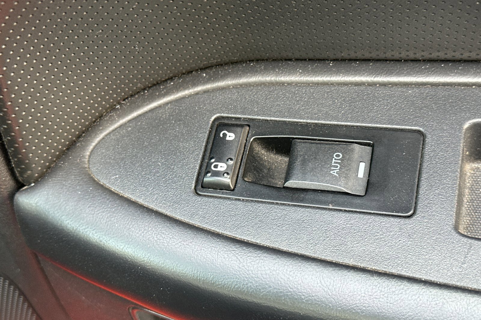 Used 2013 Dodge Challenger R/T image 21