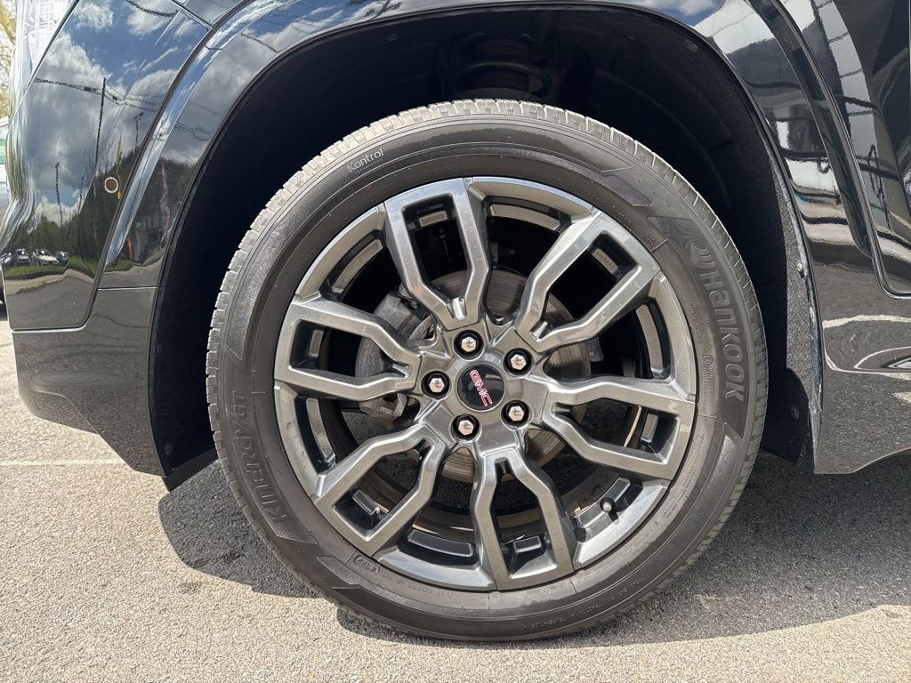 Used 2023 GMC Terrain Denali w/ Black Diamond Edition image 10