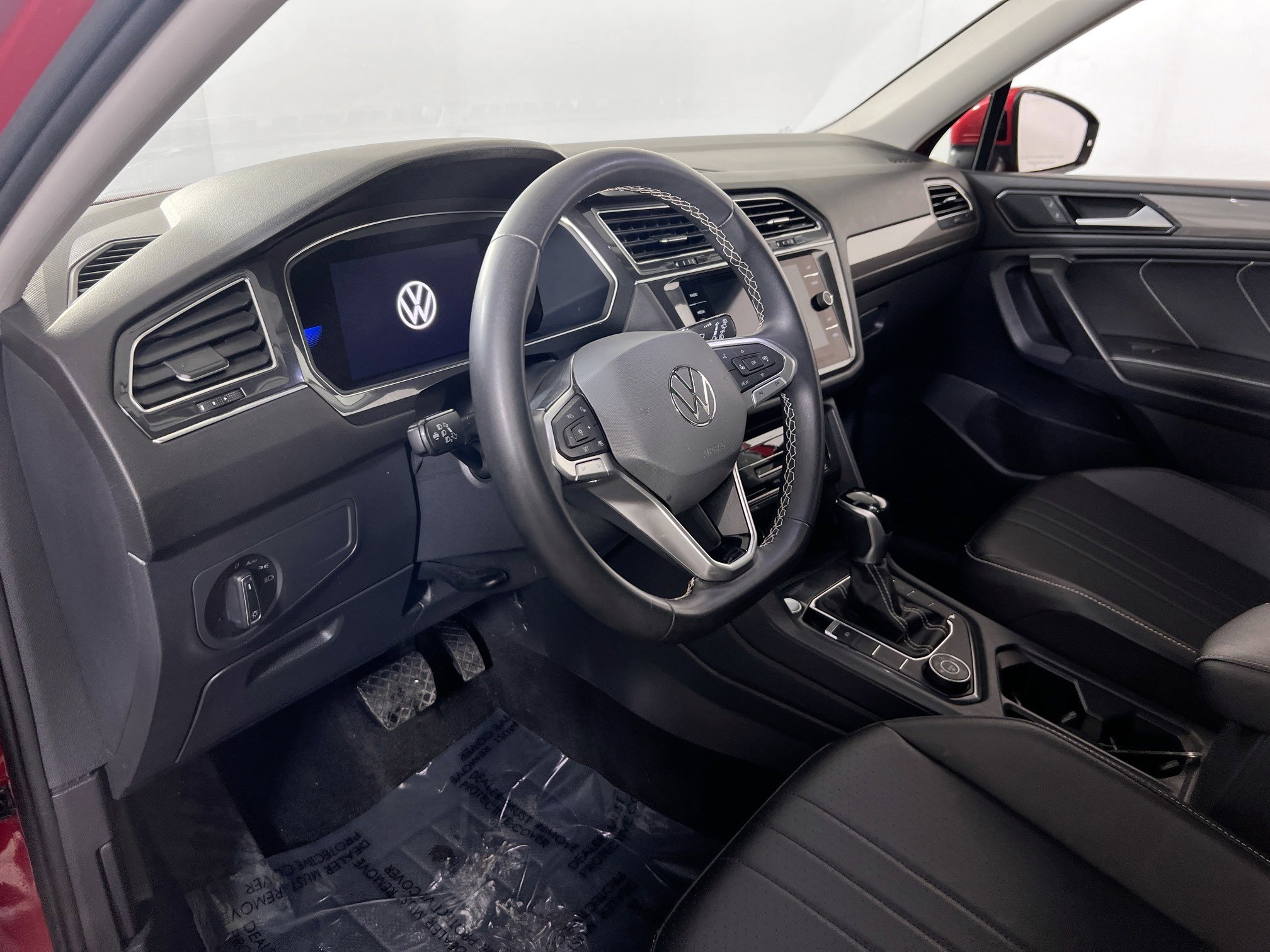 Used 2022 Volkswagen Tiguan SE image 9