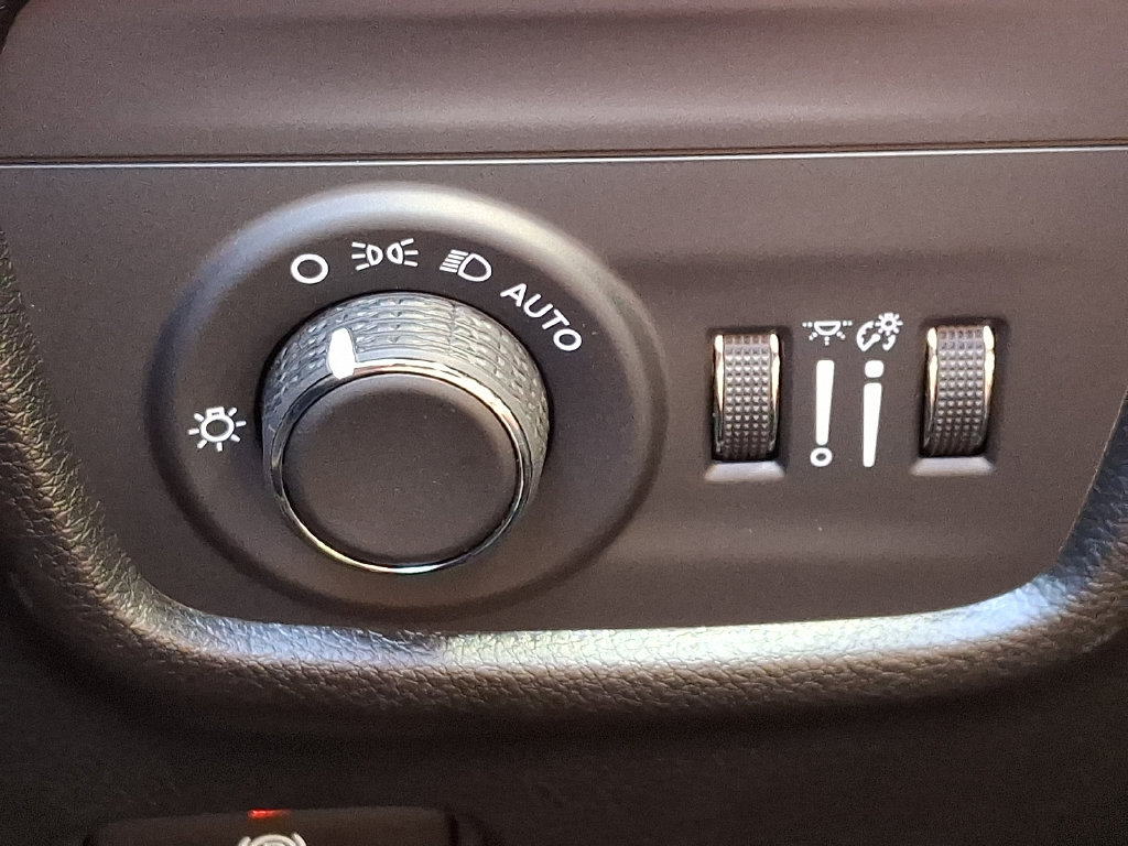 Certified 2025 Jeep Grand Cherokee Laredo w/ Luxury Tech Group I AWD/4WD image 27