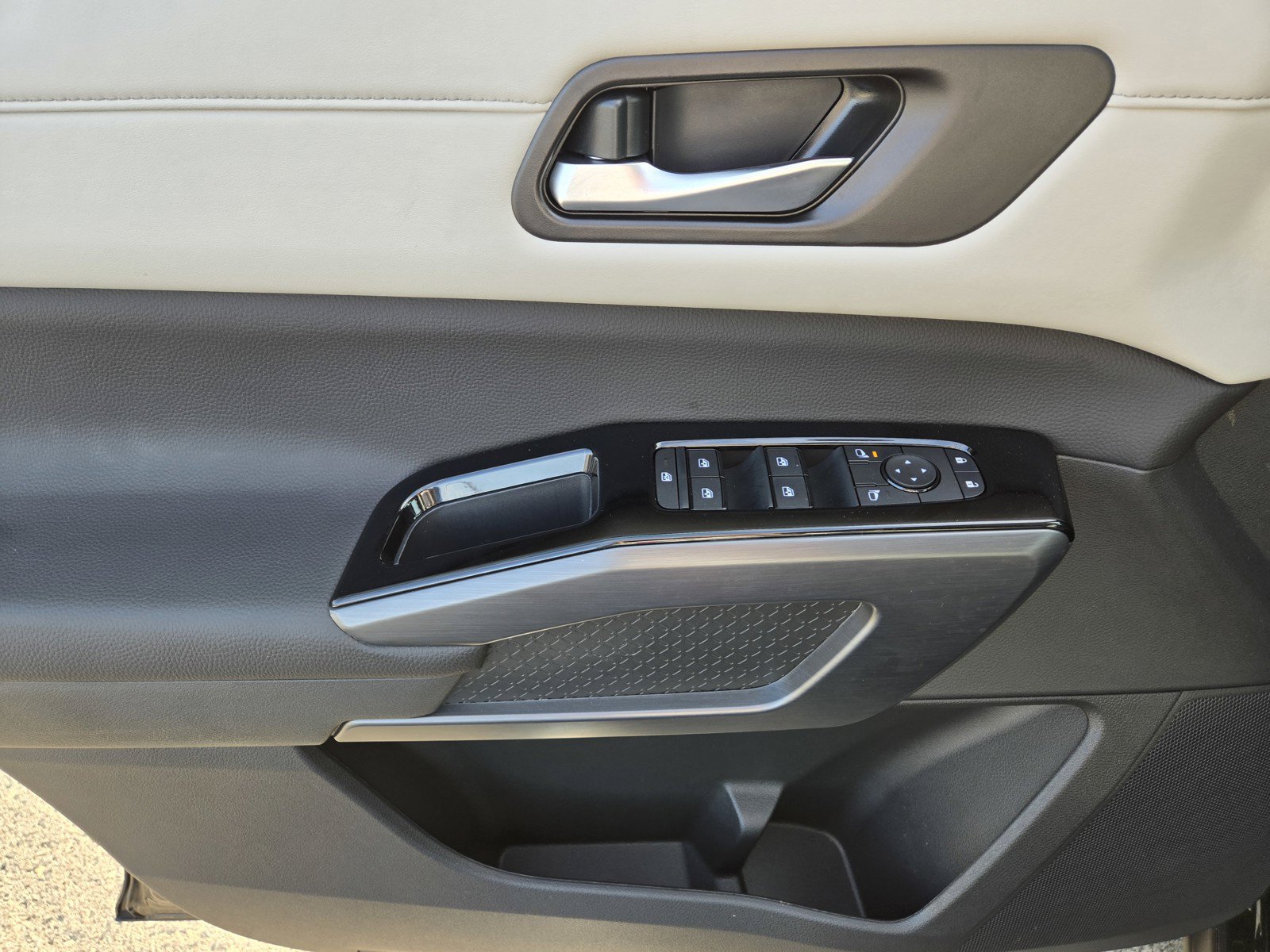 Certified 2026 Nissan Pathfinder SL AWD/4WD image 16