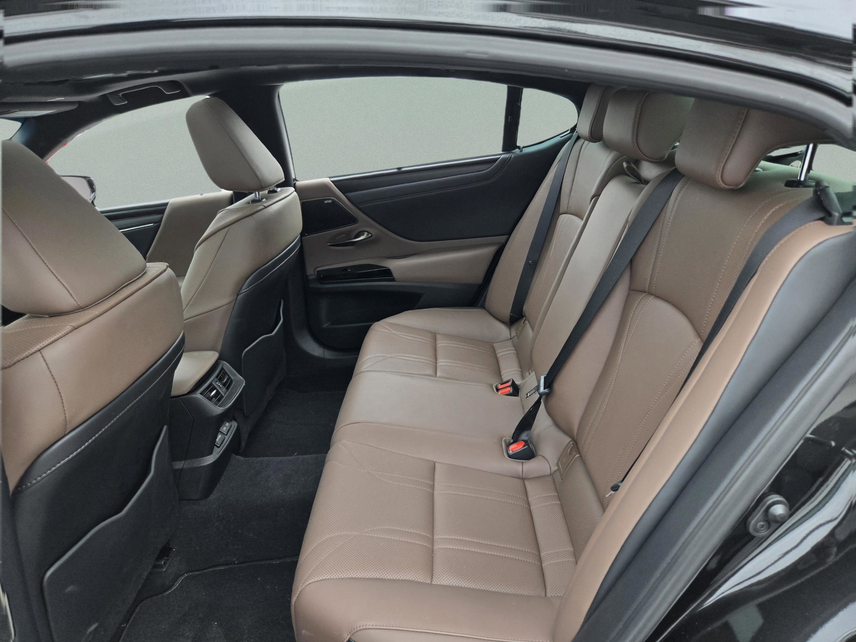 Certified 2024 Lexus ES 350 Ultra Luxury w/ Accessory Package (Z2) FWD image 28