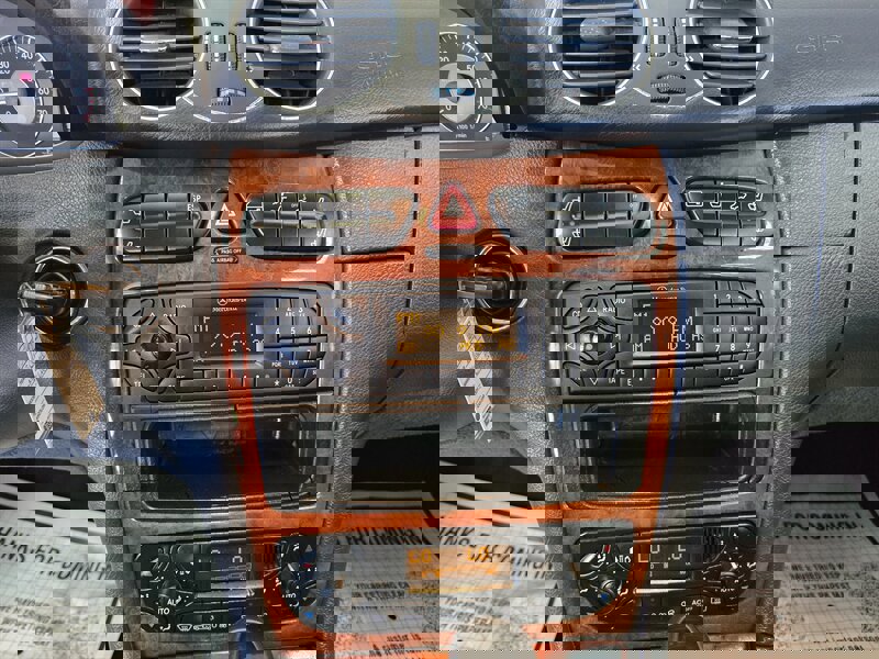 Used 2004 Mercedes-Benz CLK 320 Cabriolet image 18