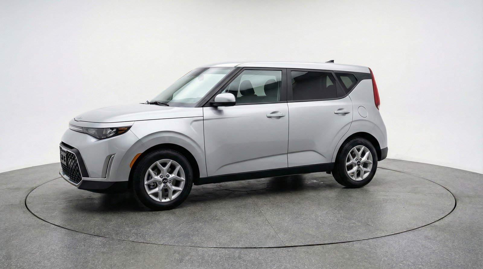 Used 2025 Kia Soul LX w/ LX Technology Package FWD image 3