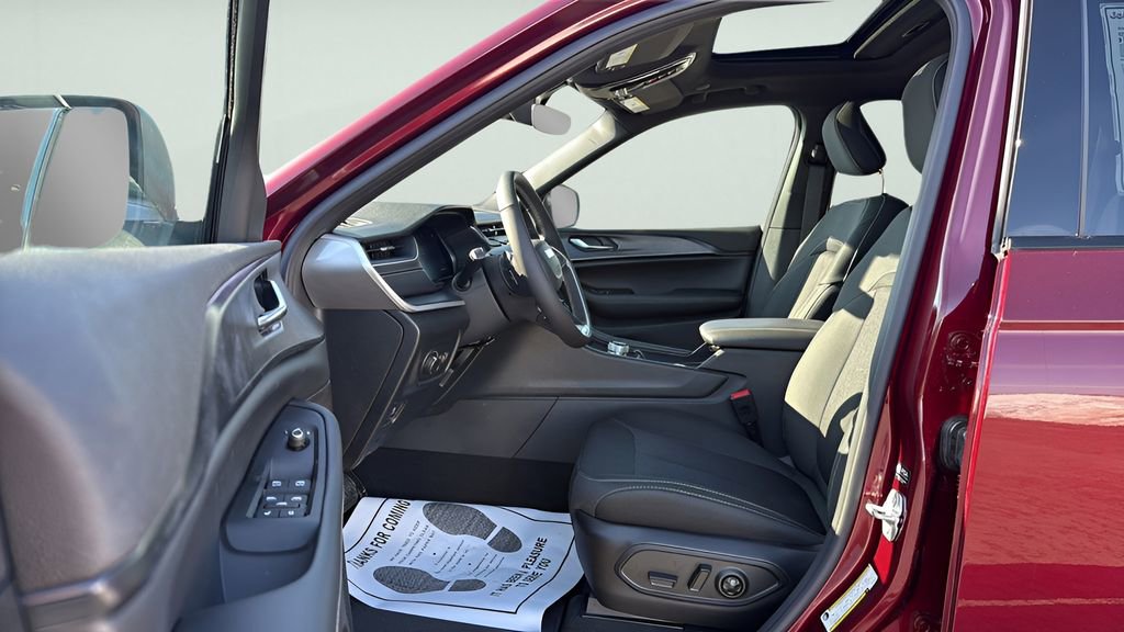 New 2026 Jeep Grand Cherokee Laredo image 24