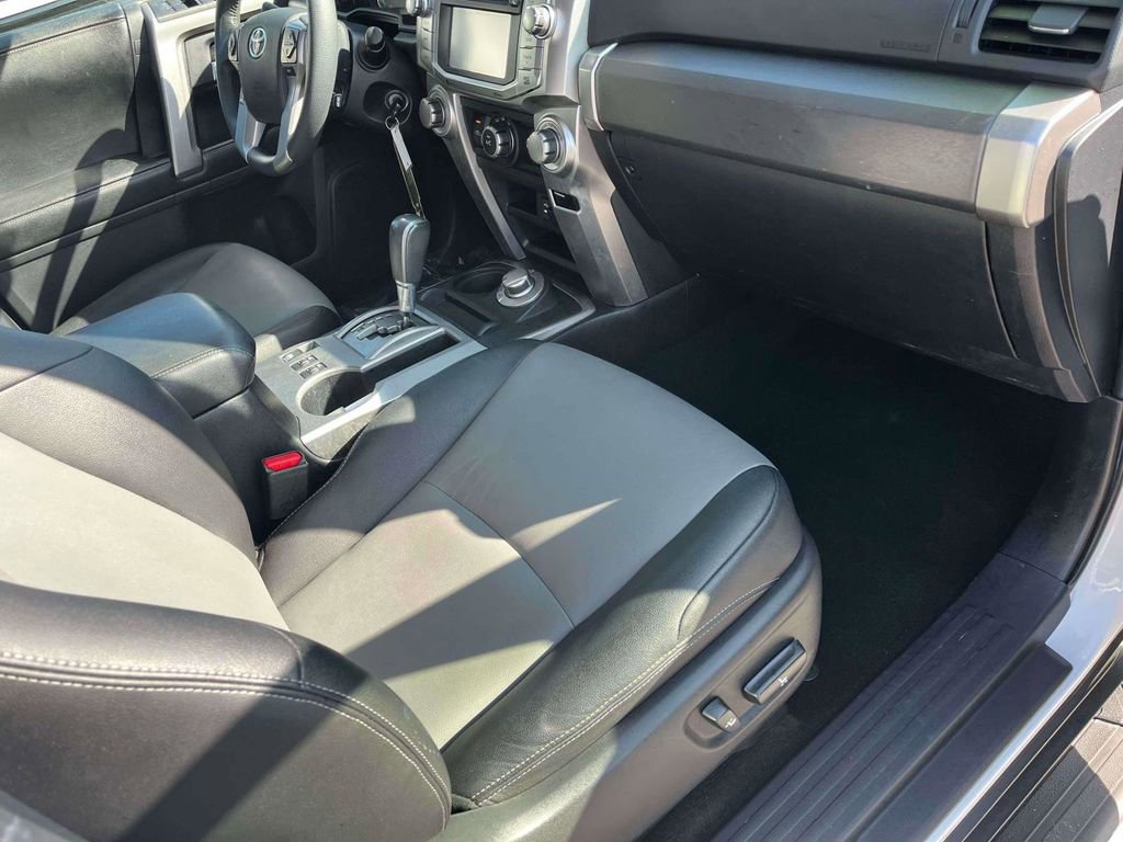 Used 2014 Toyota 4Runner SR5 Premium image 12