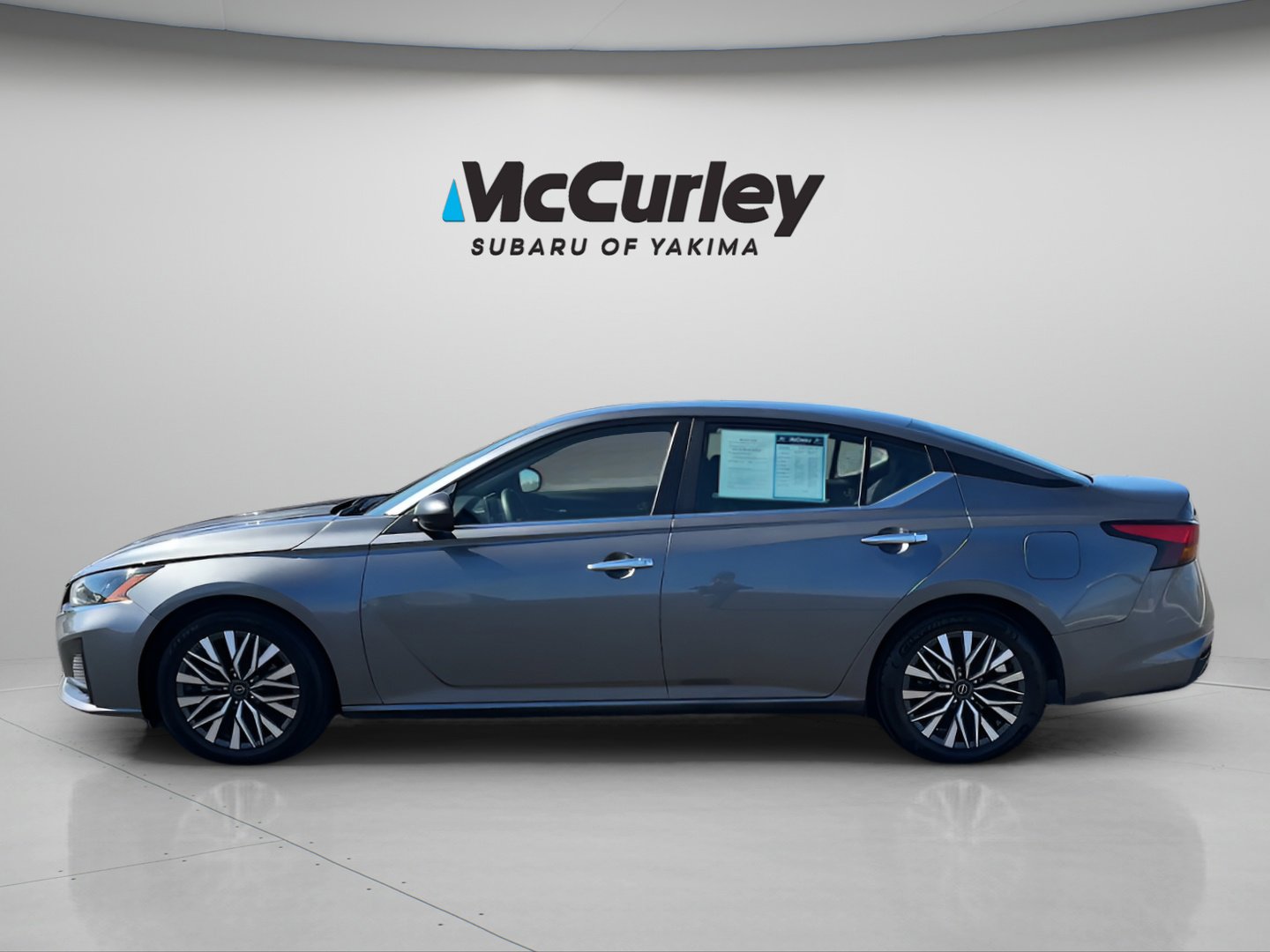 Used 2024 Nissan Altima 2.5 SV FWD image 2