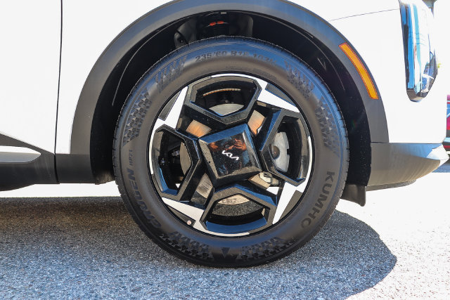 Certified 2026 Kia Sportage EX FWD image 12