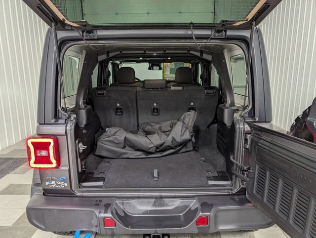 Used 2025 Jeep Wrangler Unlimited Rubicon 4xe w/ Convenience Group AWD/4WD image 22