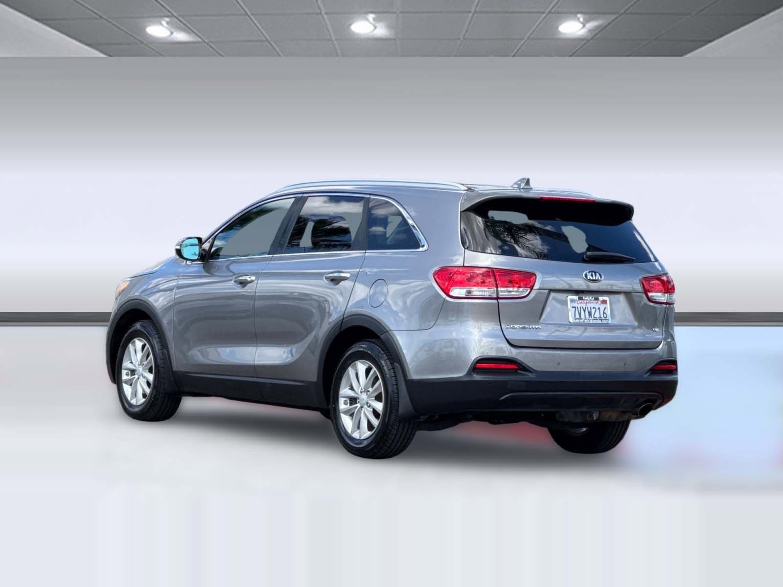 Used 2017 Kia Sorento LX w/ LX V6 Convenience Package FWD image 3