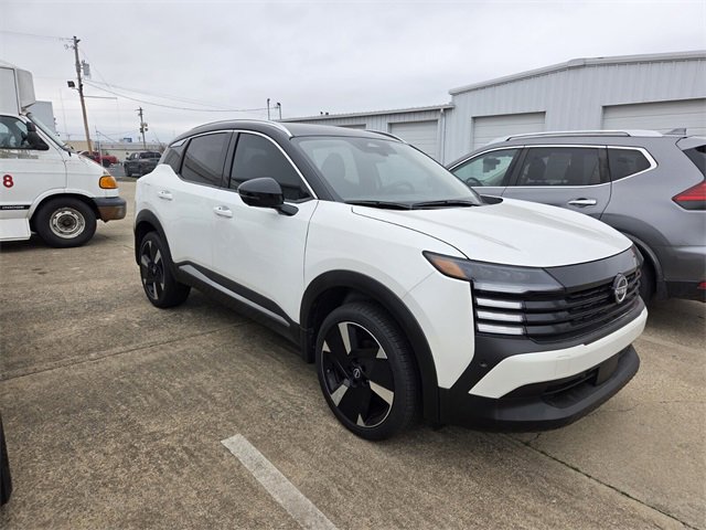 Used 2025 Nissan Kicks SR image 3