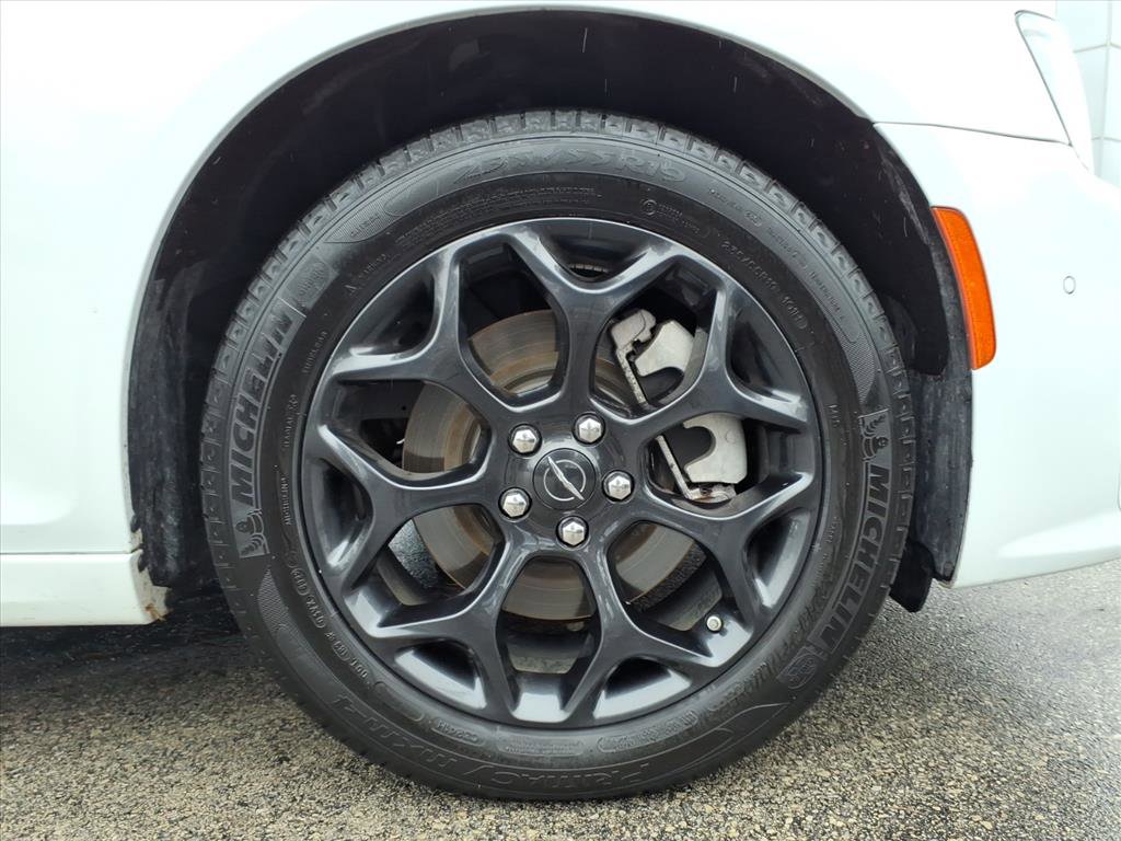 Used 2023 Chrysler 300 Touring L w/ Popular Equipment Group image 9