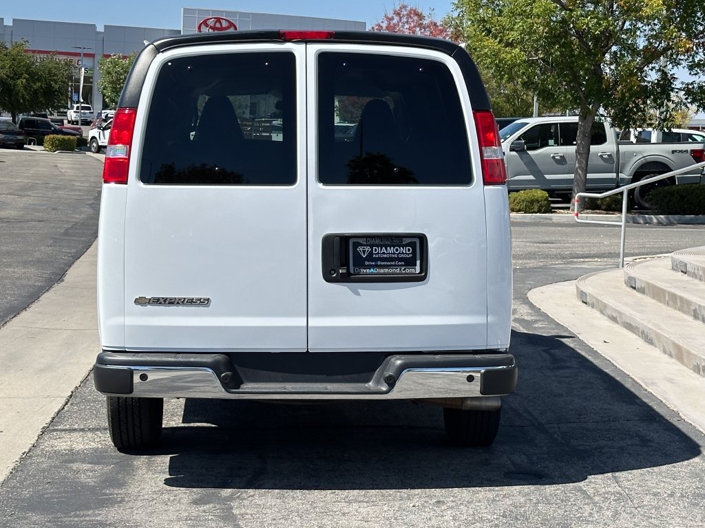 Used 2025 Chevrolet Express 3500 LT w/ LT Preferred Equipment Group RWD image 6