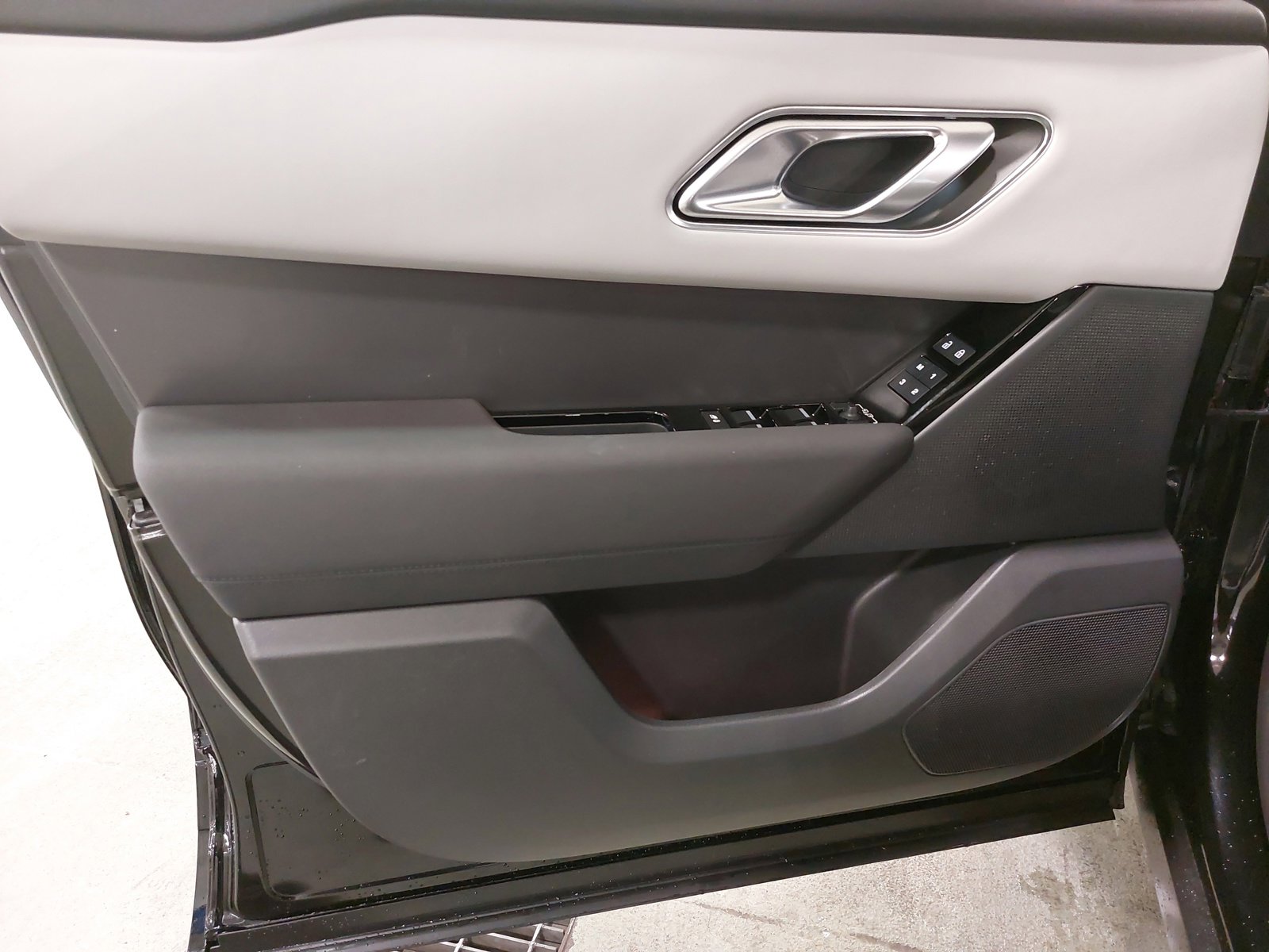 Used 2024 Land Rover Range Rover Velar Dynamic SE image 29