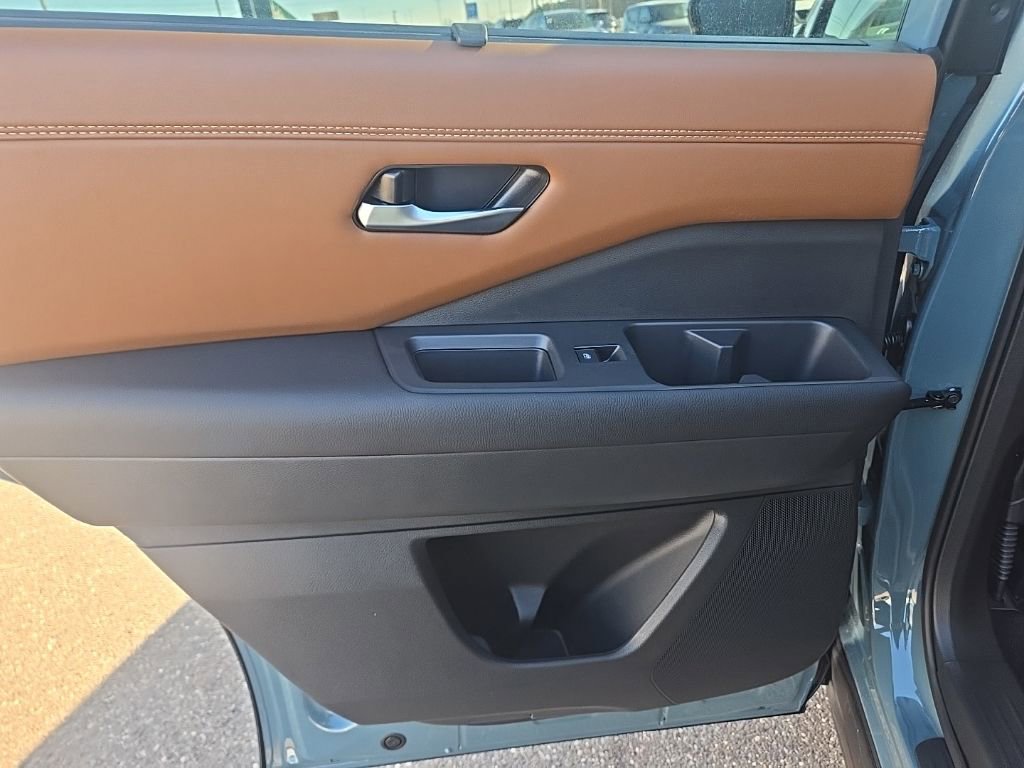 New 2026 Nissan Pathfinder Platinum image 38