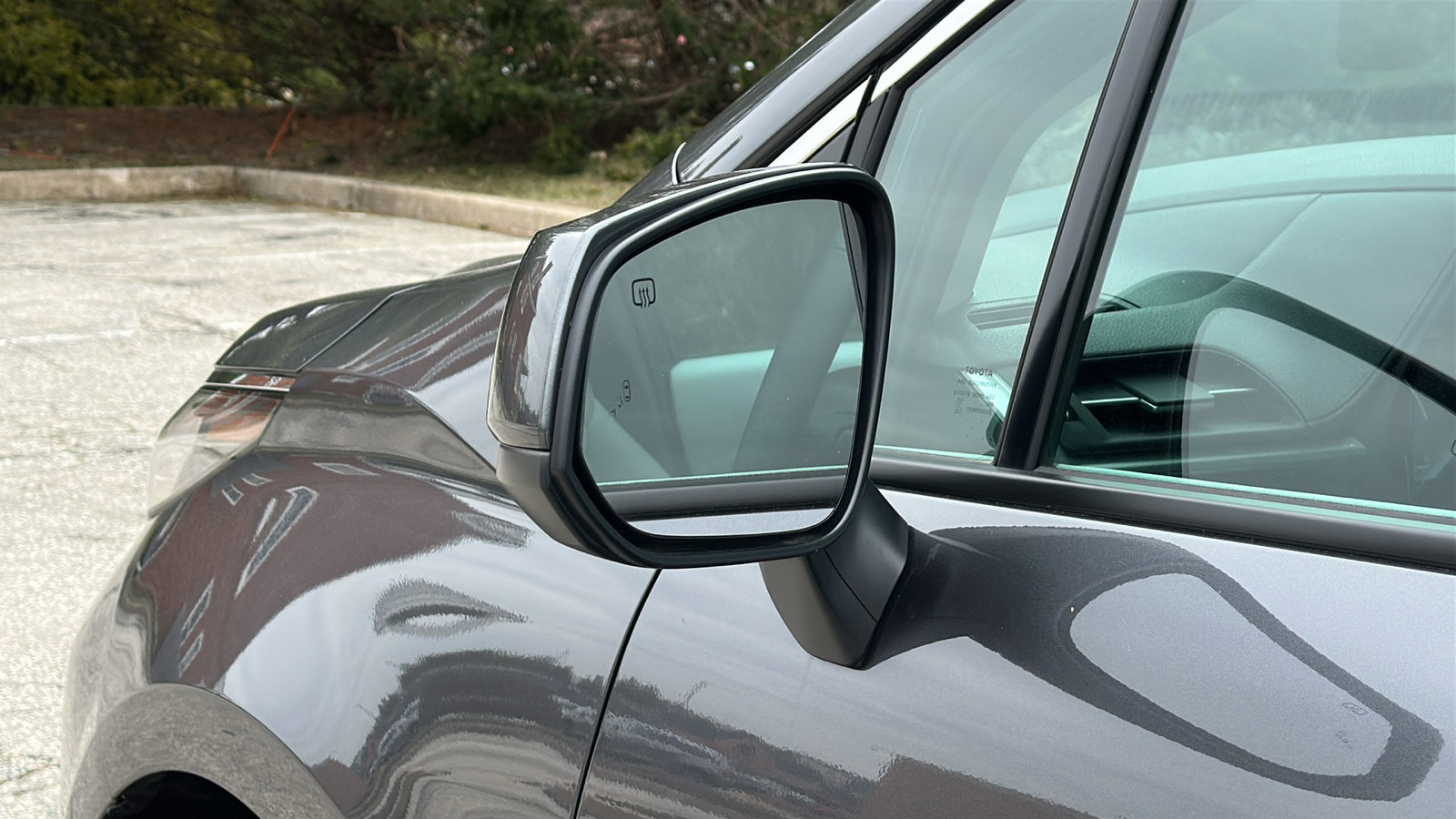 Used 2025 Toyota Sienna XLE w/ XLE Plus Package image 12