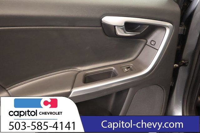 Used 2017 Volvo V60 T5 Premier w/ Convenience Package FWD image 31