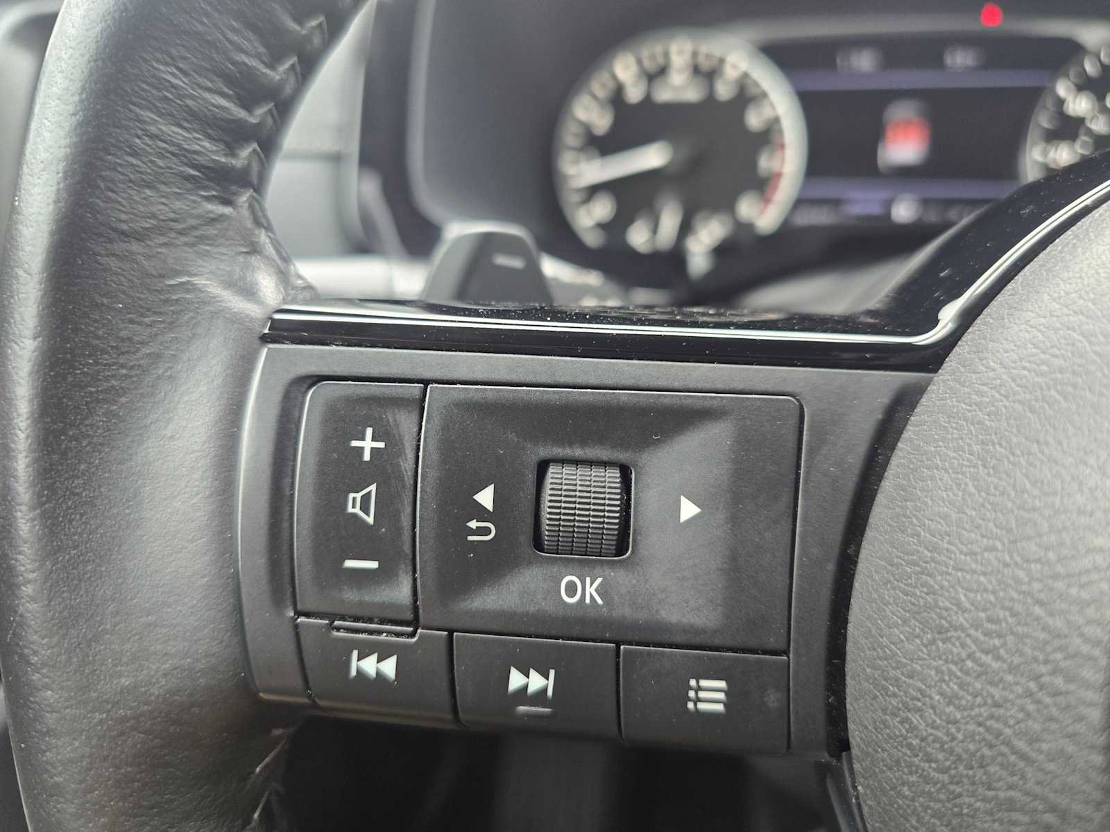 Used 2023 Nissan Pathfinder SL image 32