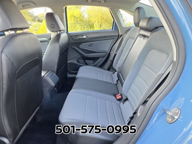 Used 2025 Volkswagen Jetta SE FWD image 12