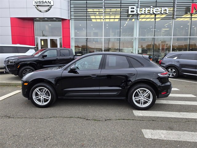 Used 2024 Porsche Macan image 11