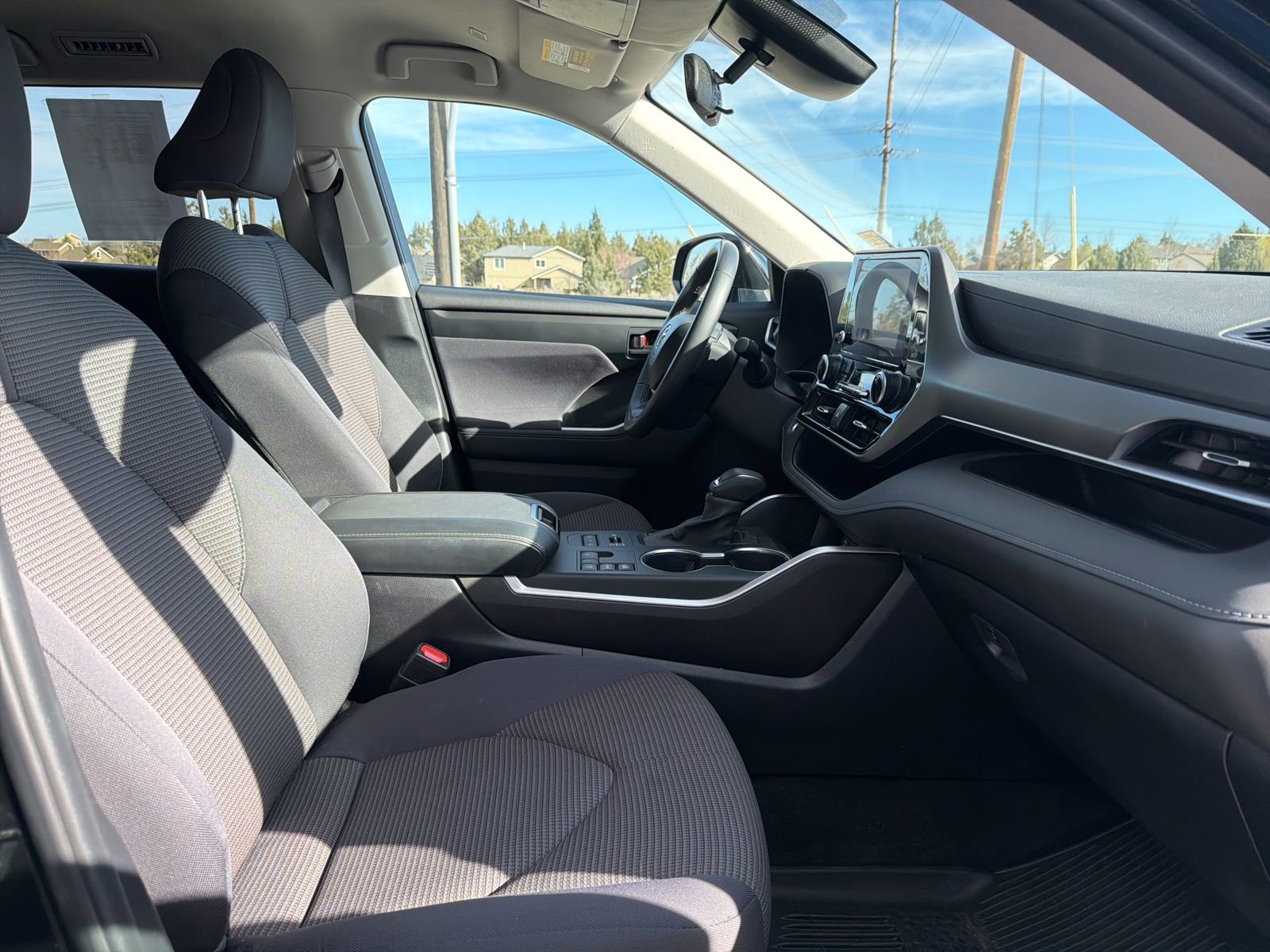 Used 2024 Toyota Highlander LE image 21