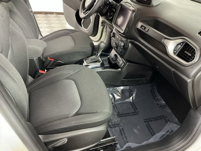 Used 2021 Jeep Renegade Latitude AWD/4WD image 14