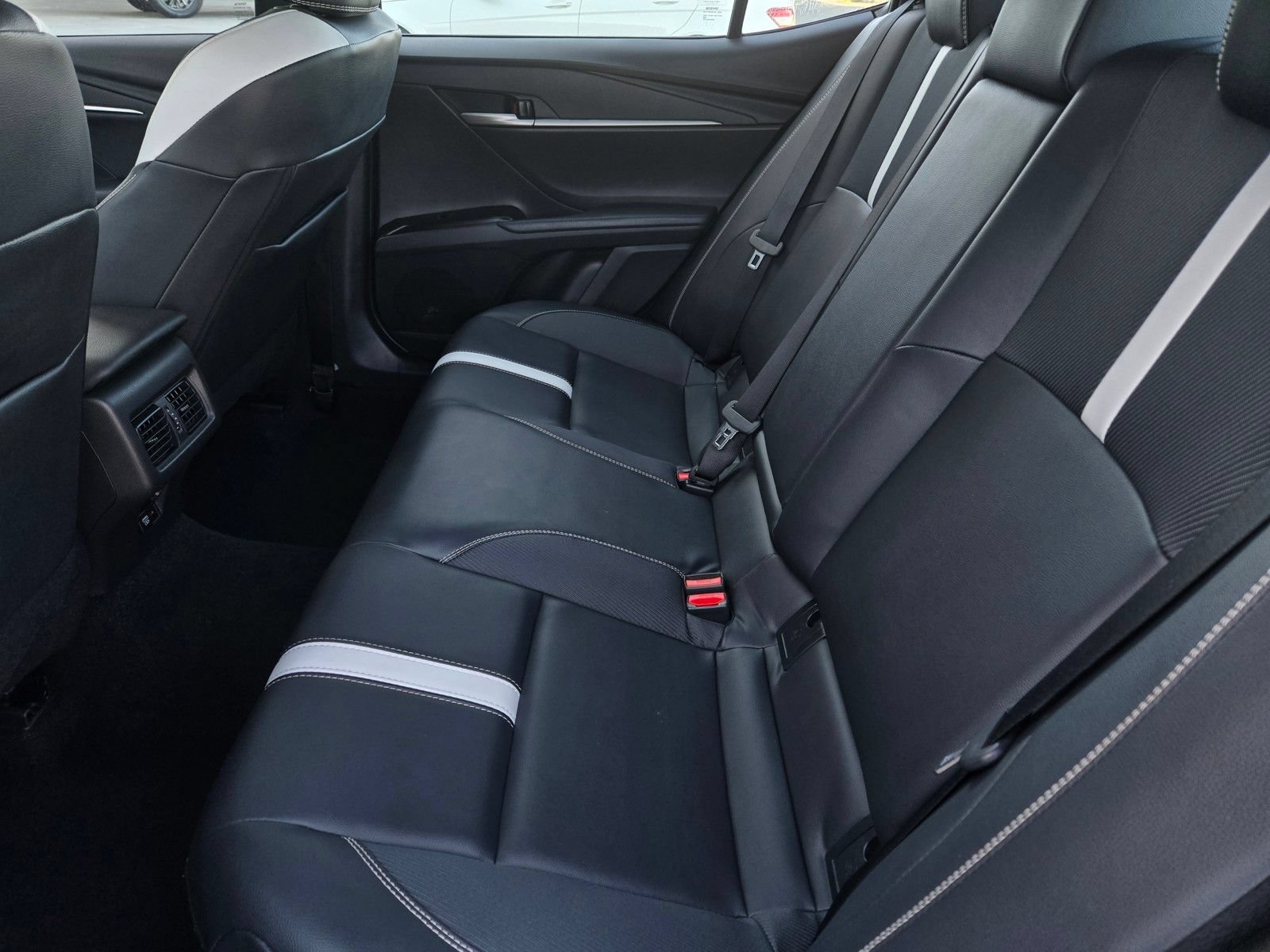Used 2025 Toyota Camry SE FWD image 9