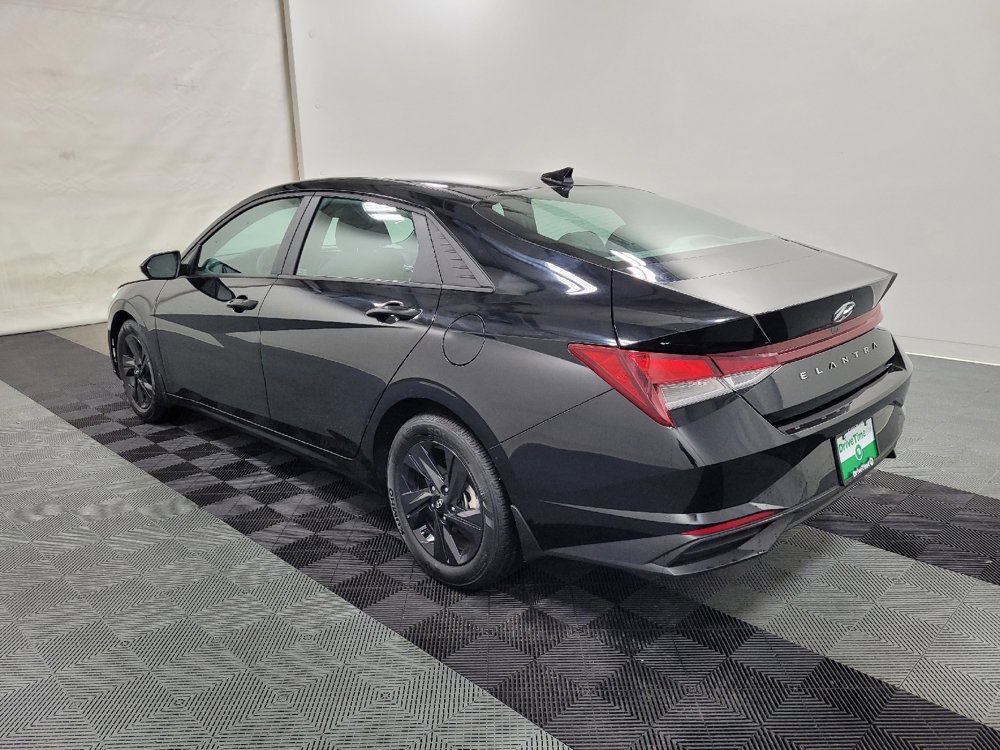 Used 2023 Hyundai Elantra SEL w/ Winter Weather Package FWD image 3