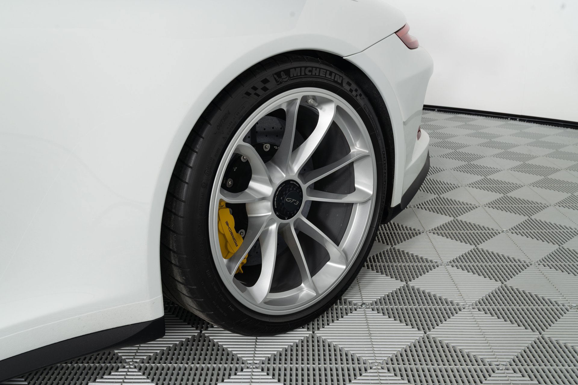 Used 2018 Porsche 911 GT3 RWD image 56