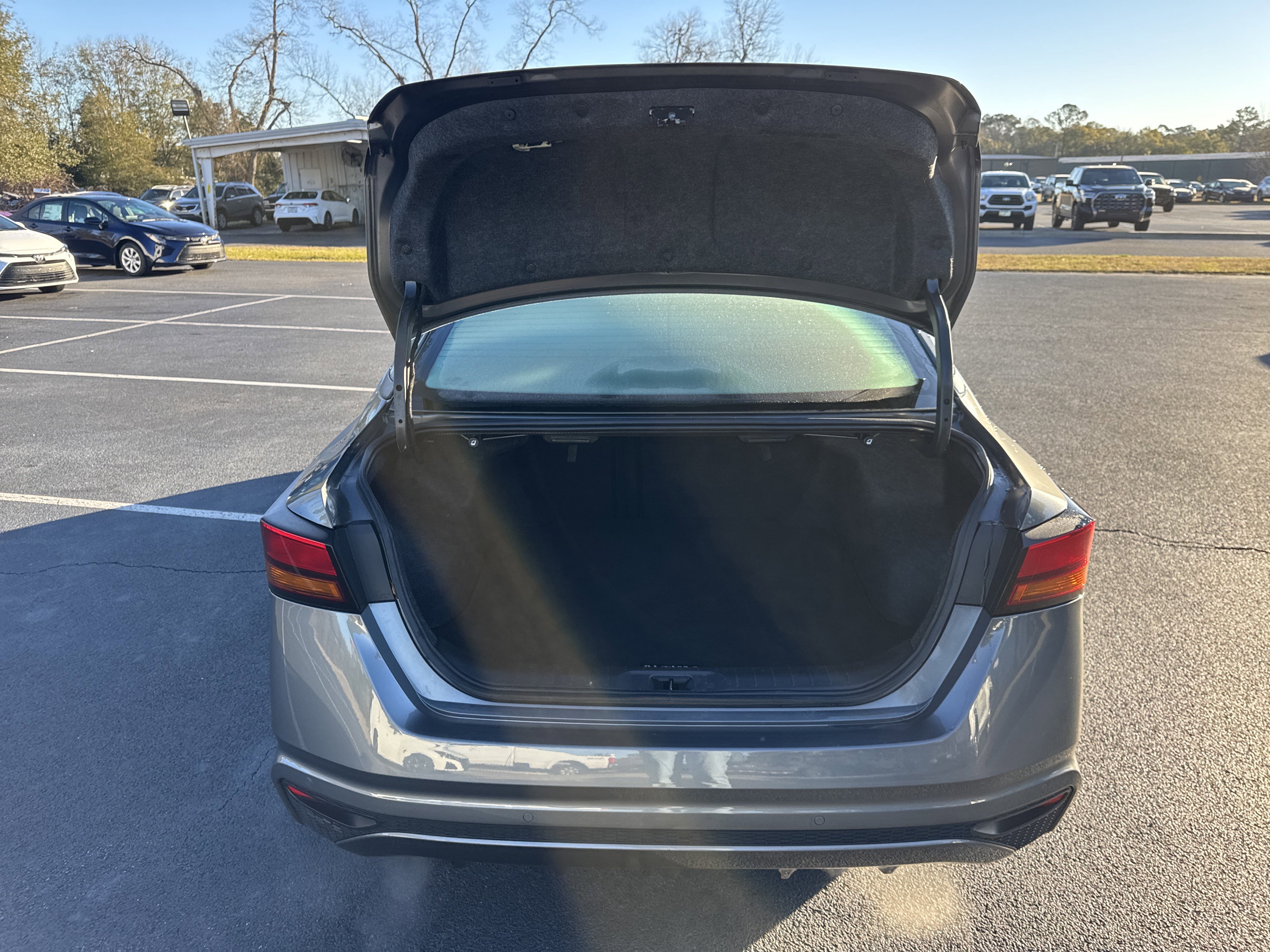 Used 2024 Nissan Altima 2.5 SV image 28