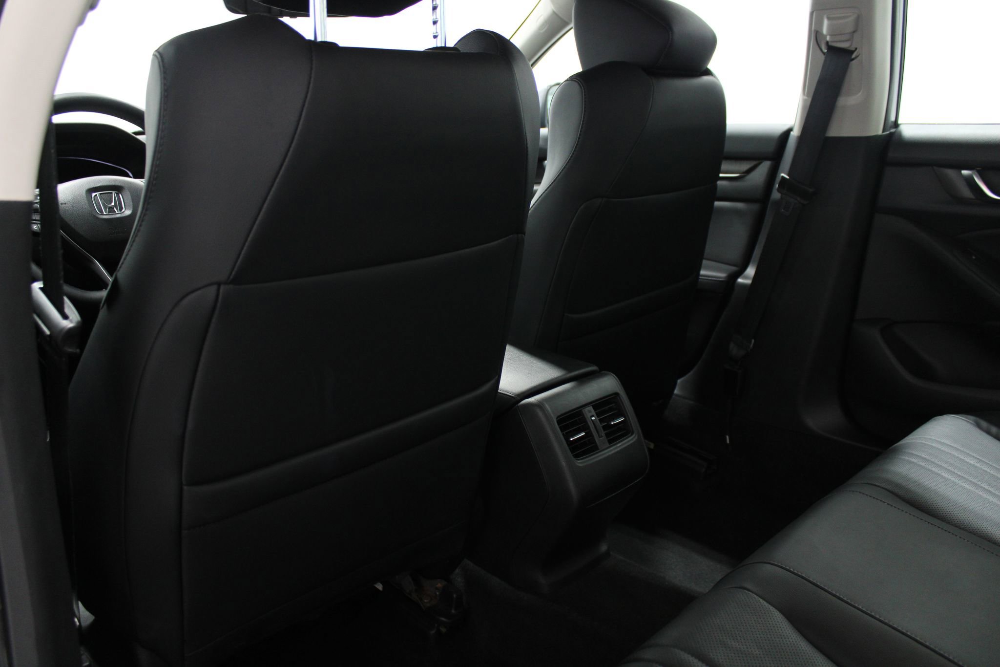 Used 2018 Honda Accord Touring image 16
