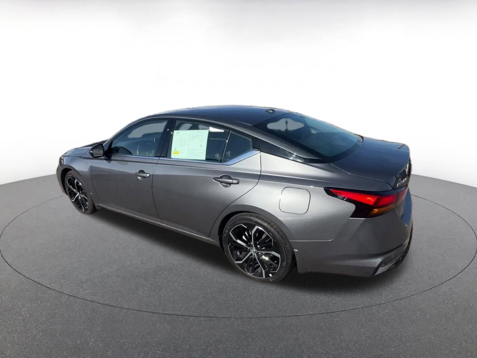 Used 2025 Nissan Altima 2.5 SR image 9