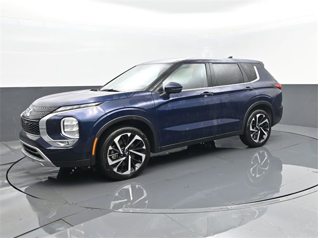 Used 2024 Mitsubishi Outlander SE image 2