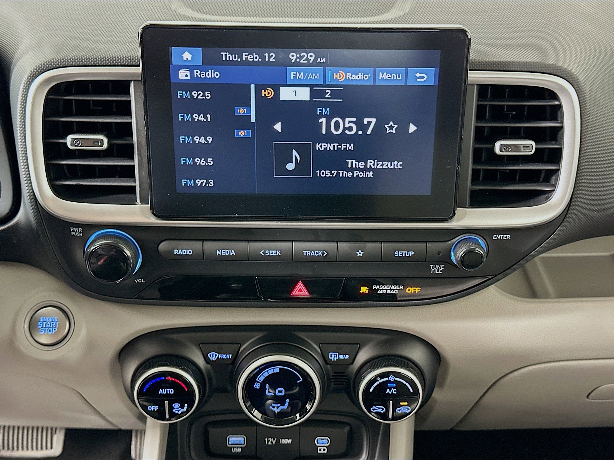 Used 2025 Hyundai Venue SEL image 21