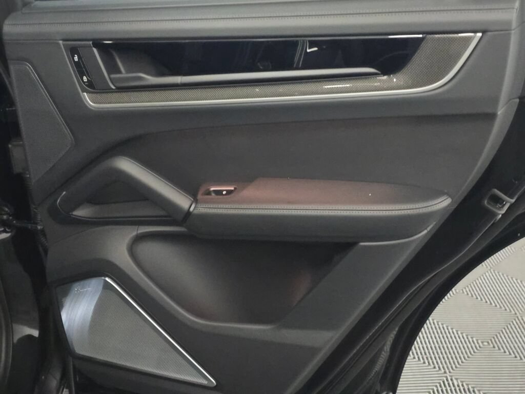 New 2026 Porsche Cayenne Turbo AWD/4WD image 27