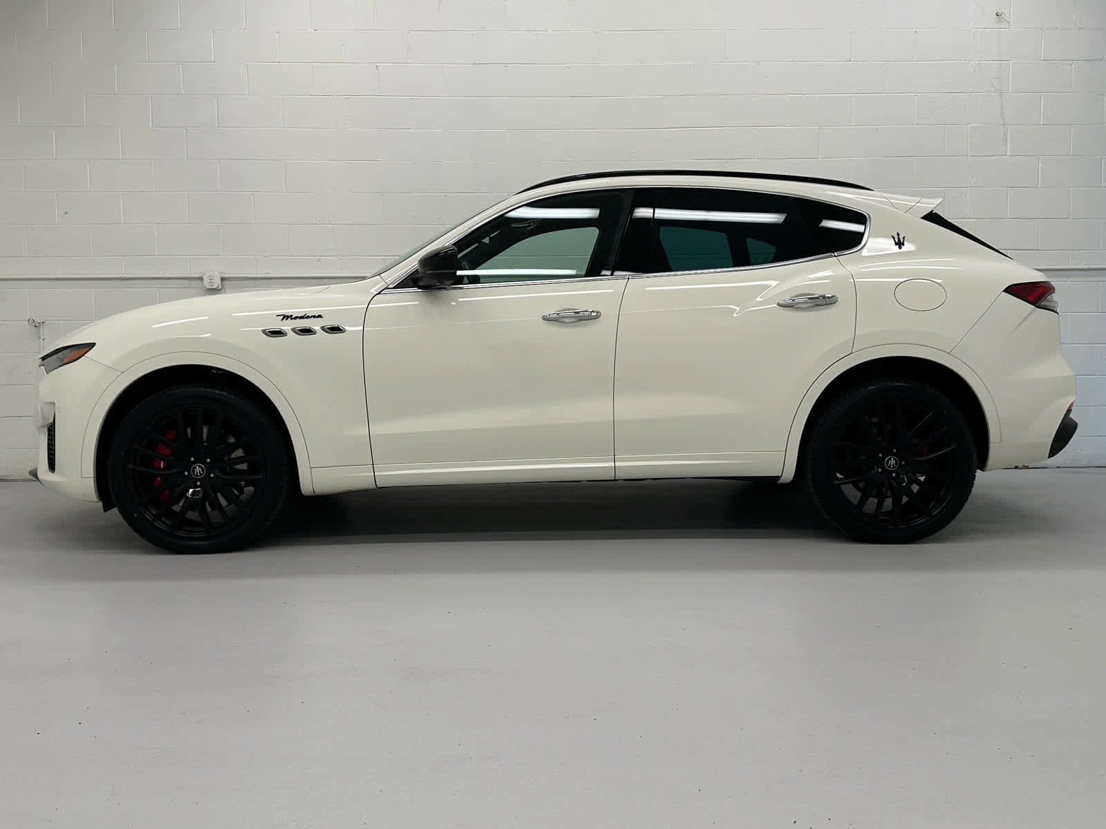Used 2024 Maserati Levante Modena Ultima AWD/4WD image 4