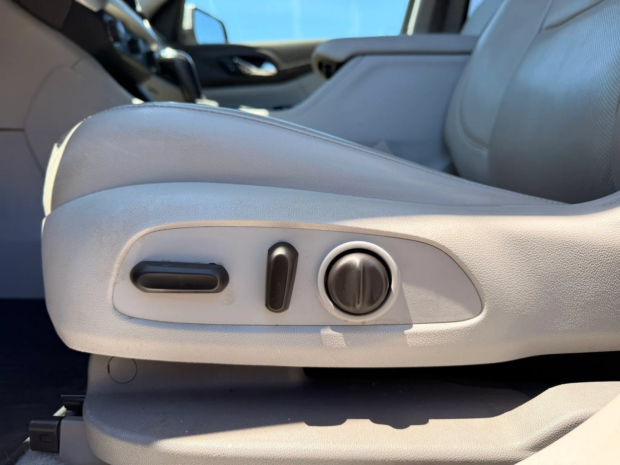 Used 2019 GMC Acadia SLT FWD image 38