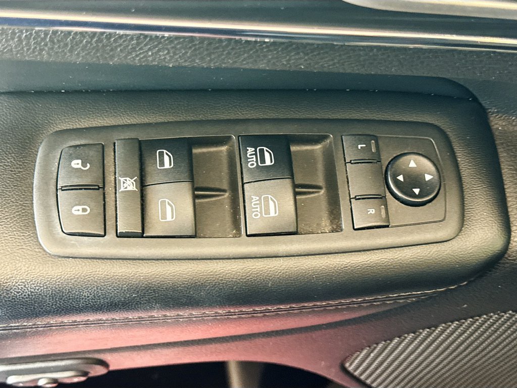Used 2019 Jeep Grand Cherokee Limited AWD/4WD image 18