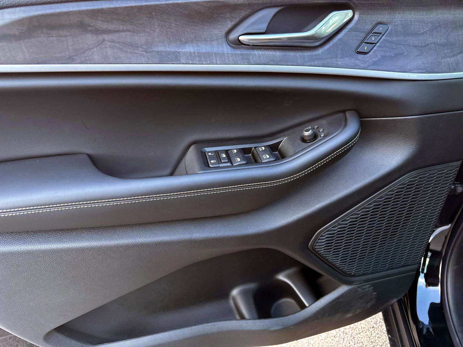 New 2025 Jeep Grand Cherokee Limited image 8